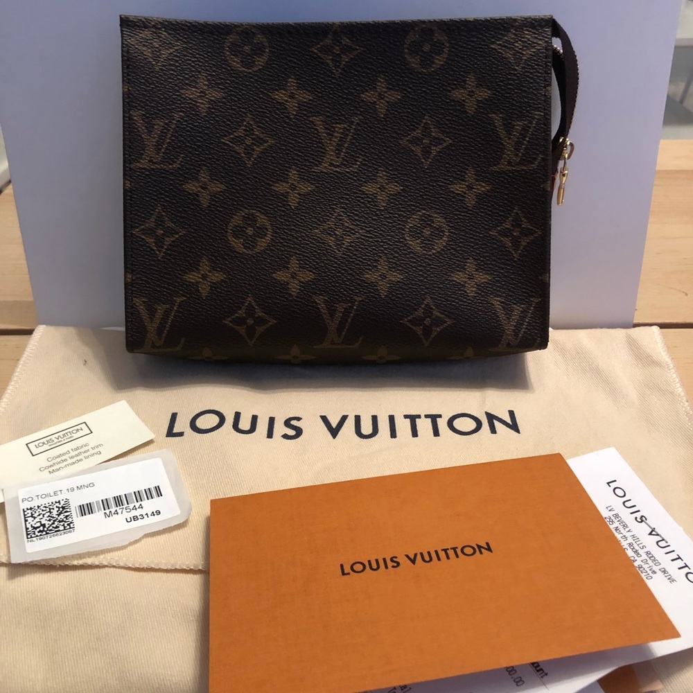 Louis Vuitton Toiletry Pouch 19 (AUTHENTIC) NIB
